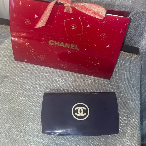 Chanel grape purple patent leather long bifold walletserial sticker still intact - Picture 1 of 7